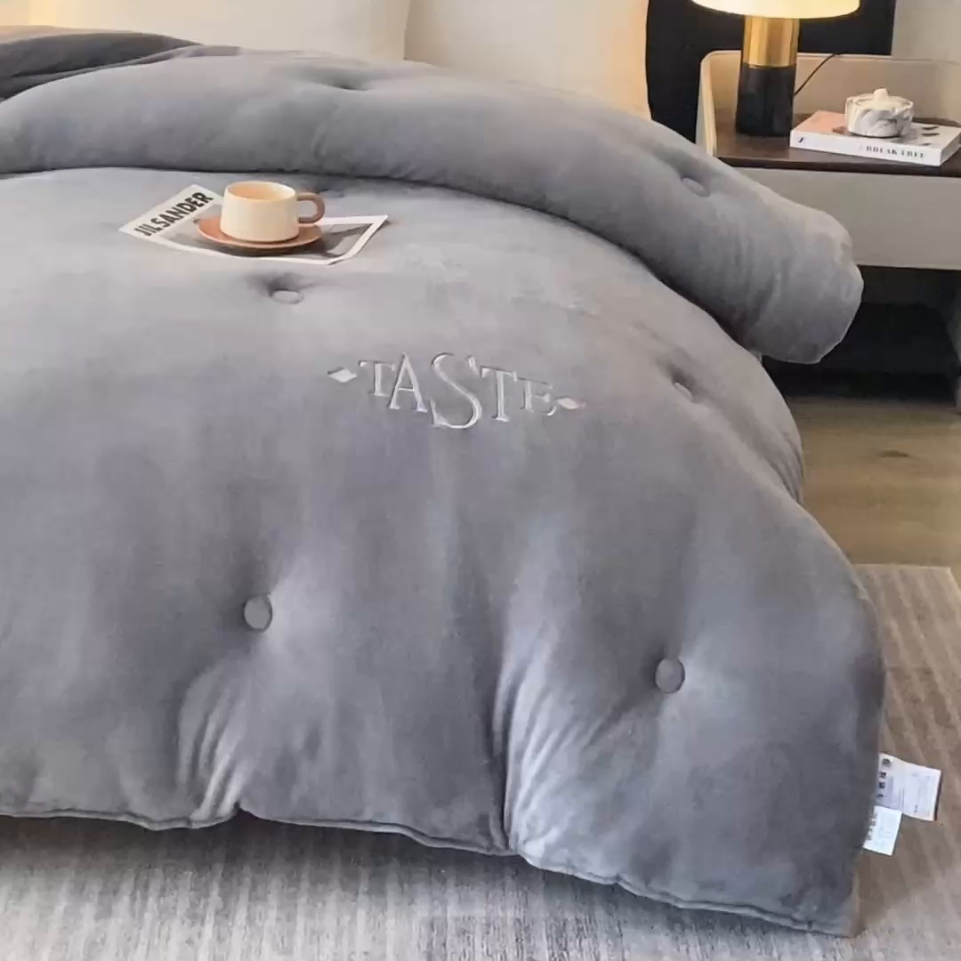 91家纺网 家纺一手货源 找家纺 （总）雅蔓依家纺 2025新款绣花双面加厚牛奶绒冬被被子被芯