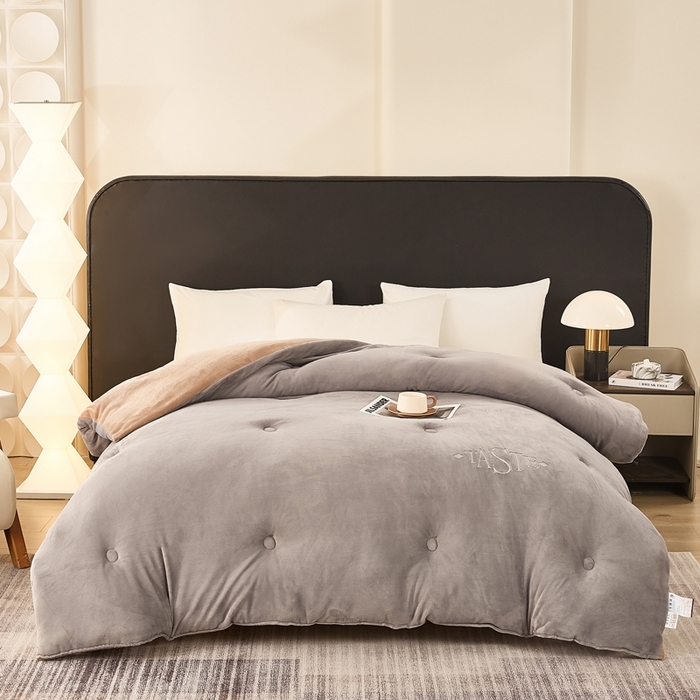 91家纺网 家纺一手货源 找家纺 （总）雅蔓依家纺 2025新款绣花双面加厚牛奶绒冬被被子被芯