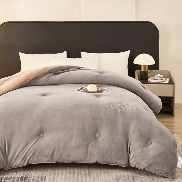 91家纺网 家纺一手货源 找家纺 （总）雅蔓依家纺 2025新款绣花双面加厚牛奶绒冬被被子被芯