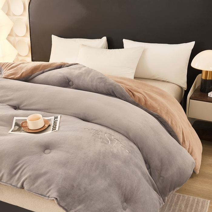 91家纺网 家纺一手货源 找家纺 （总）雅蔓依家纺 2025新款绣花双面加厚牛奶绒冬被被子被芯