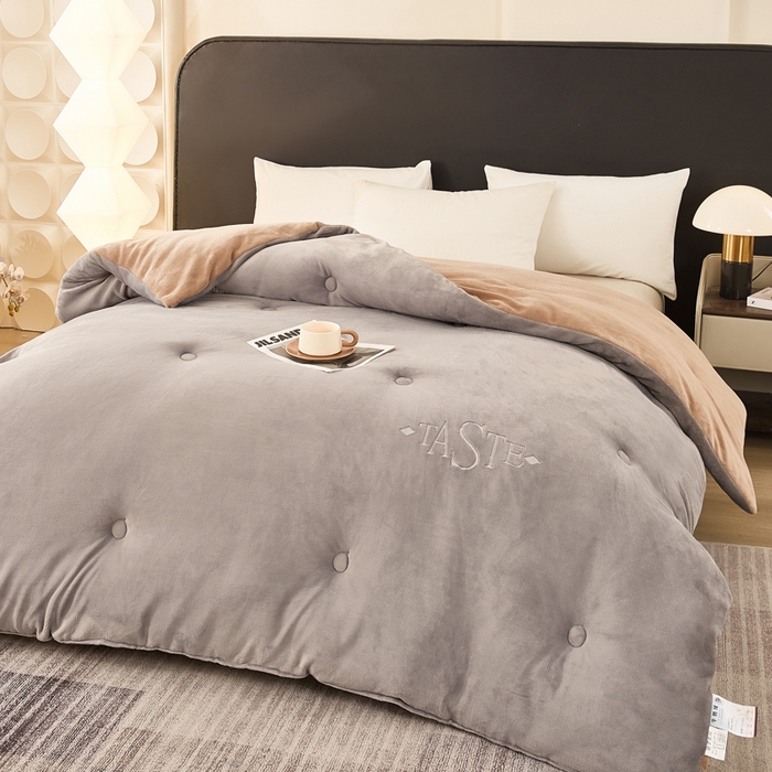 91家纺网 家纺一手货源 找家纺 （总）雅蔓依家纺 2025新款绣花双面加厚牛奶绒冬被被子被芯