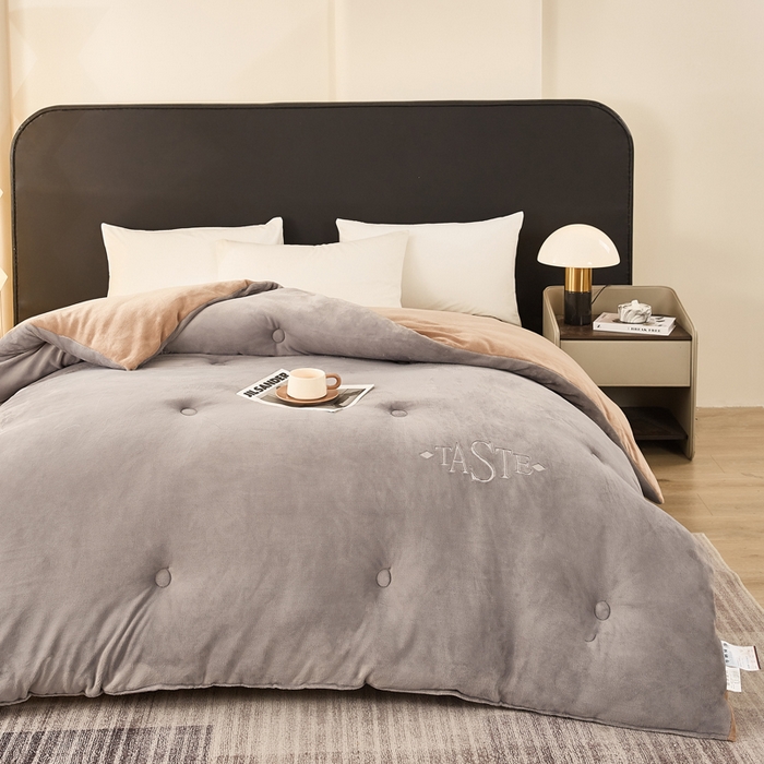 91家纺网 家纺一手货源 找家纺 （总）雅蔓依家纺 2025新款绣花双面加厚牛奶绒冬被被子被芯