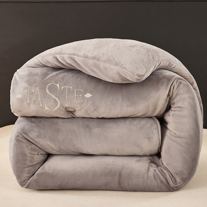 91家纺网 家纺一手货源 找家纺 （总）雅蔓依家纺 2025新款绣花双面加厚牛奶绒冬被被子被芯