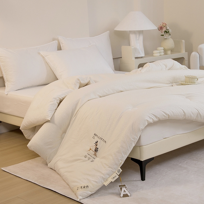91家纺网 家纺一手货源 找家纺 爱顿家纺 2025新款全棉面料缎条无染大豆被子被芯冬被 米白