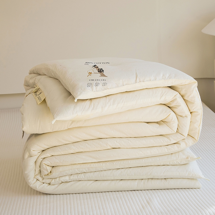 91家纺网 家纺一手货源 找家纺 爱顿家纺 2025新款全棉面料缎条无染大豆被子被芯冬被 米白