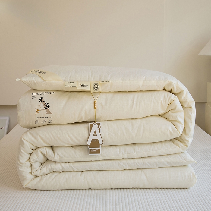 91家纺网 家纺一手货源 找家纺 爱顿家纺 2025新款全棉面料缎条无染大豆被子被芯冬被 米白