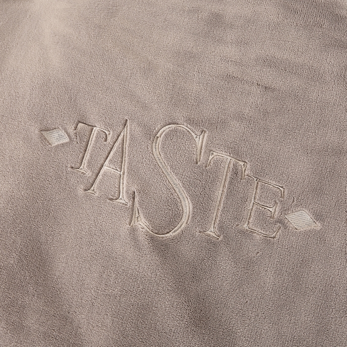 91家纺网 家纺一手货源 找家纺 雅蔓依家纺 2025新款绣花双面加厚牛奶绒冬被被子被芯 灰色