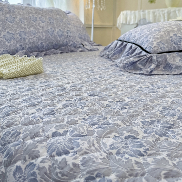 91家纺网 家纺一手货源 找家纺 宜凡家纺 2025新款A类水洗珍珠棉夹棉床裙三件套 兰伊