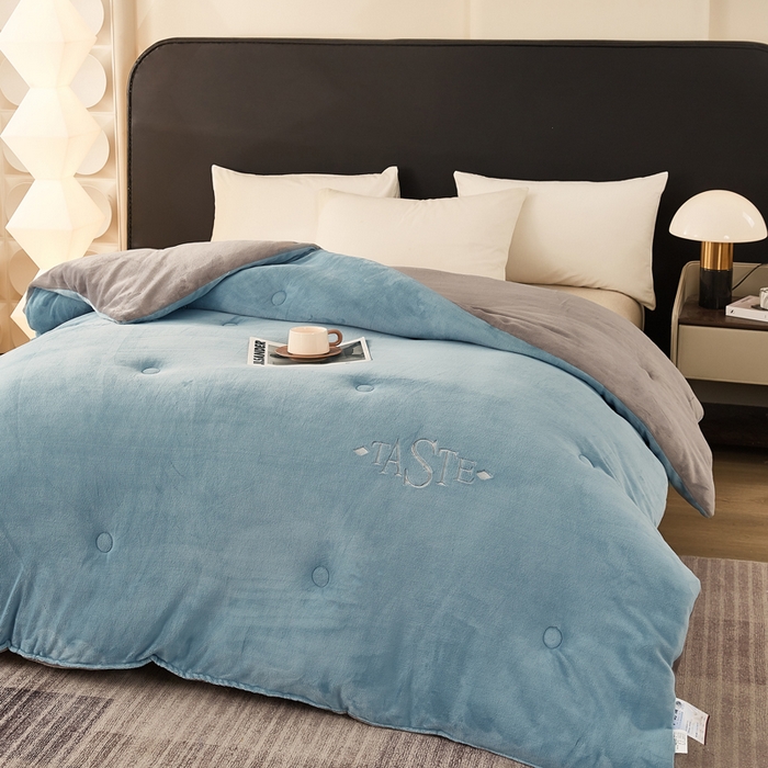 91家纺网 家纺一手货源 找家纺 雅蔓依家纺 2025新款绣花双面加厚牛奶绒冬被被子被芯 蓝灰