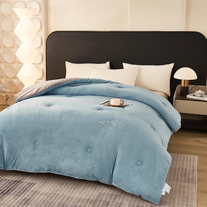 91家纺网 家纺一手货源 找家纺 雅蔓依家纺 2025新款绣花双面加厚牛奶绒冬被被子被芯 蓝灰