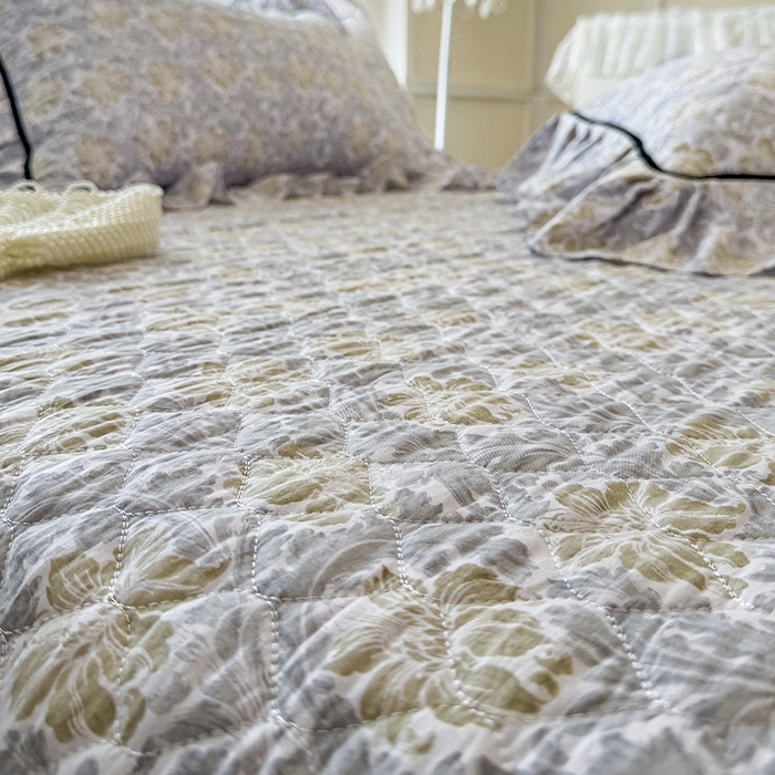 91家纺网 家纺一手货源 找家纺 宜凡家纺 2025新款A类水洗珍珠棉夹棉床裙三件套 清野