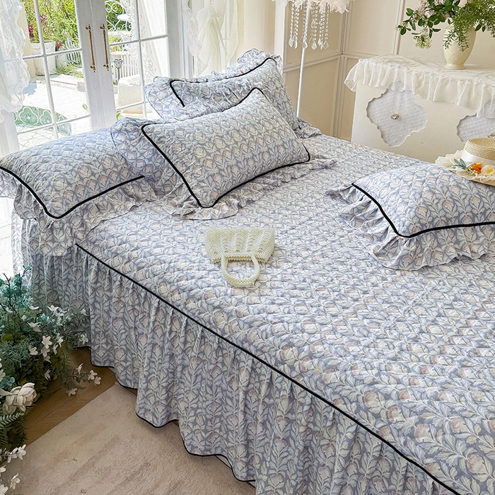 91家纺网 家纺一手货源 找家纺 宜凡家纺 2025新款A类水洗珍珠棉夹棉床裙三件套 夕雾