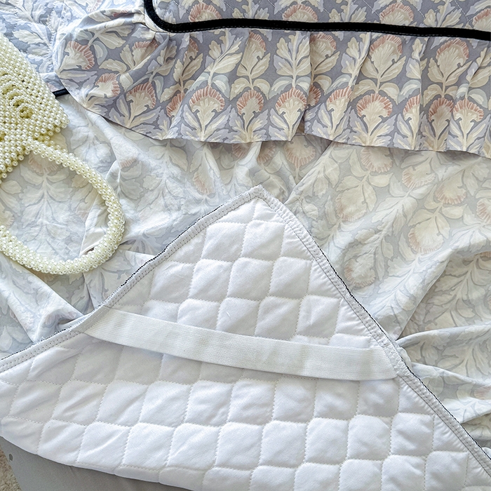 91家纺网 家纺一手货源 找家纺 宜凡家纺 2025新款A类水洗珍珠棉夹棉床裙三件套 夕雾