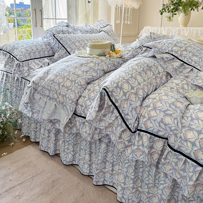 91家纺网 家纺一手货源 找家纺 宜凡家纺 2025新款A类水洗珍珠棉夹棉床裙三件套 夕雾