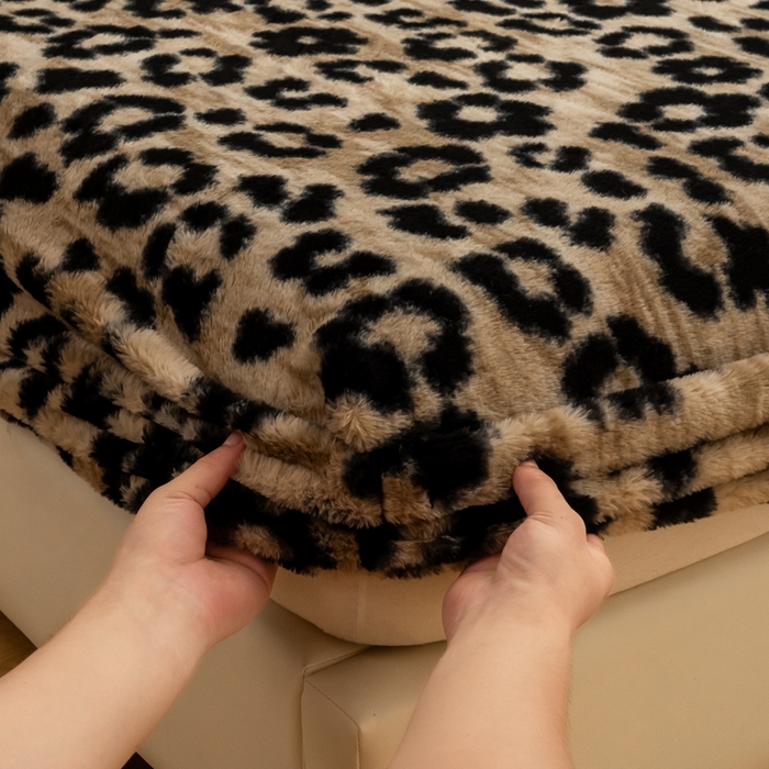 91家纺网 家纺一手货源 找家纺 九花鹿 2025新款A类加厚兔毛绒单床笠床褥子床护垫 豹纹(卡其）