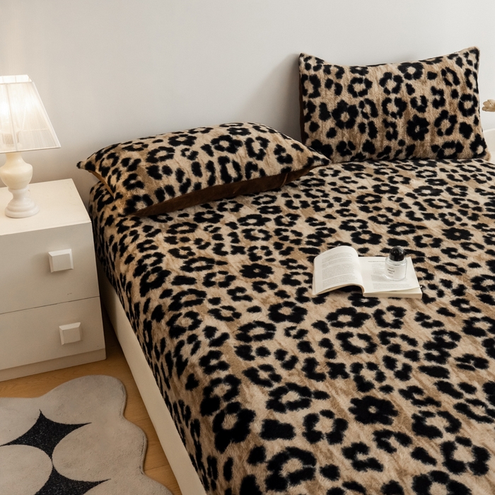 91家纺网 家纺一手货源 找家纺 九花鹿 2025新款A类加厚兔毛绒单床笠床褥子床护垫 豹纹(卡其）