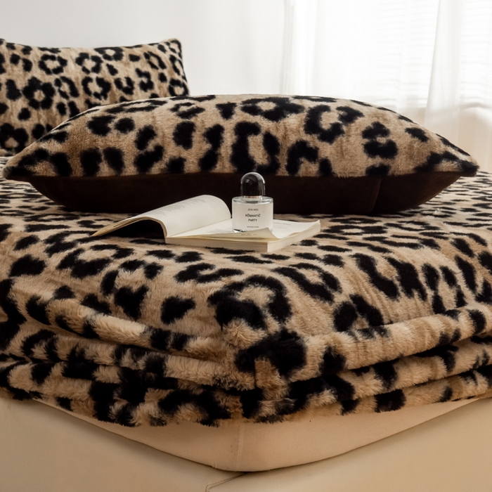 91家纺网 家纺一手货源 找家纺 九花鹿 2025新款A类加厚兔毛绒单床笠床褥子床护垫 豹纹(卡其）