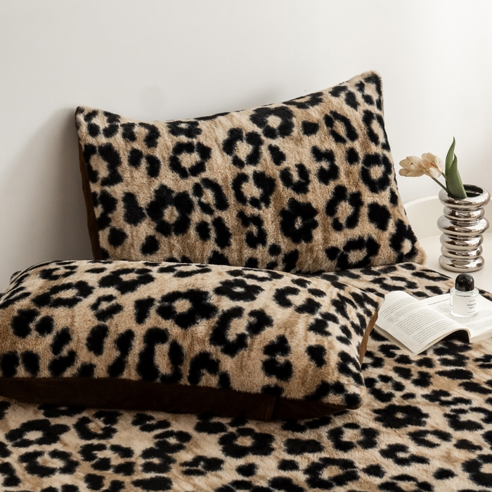 91家纺网 家纺一手货源 找家纺 九花鹿 2025新款A类加厚兔毛绒单床笠床褥子床护垫 豹纹(卡其）