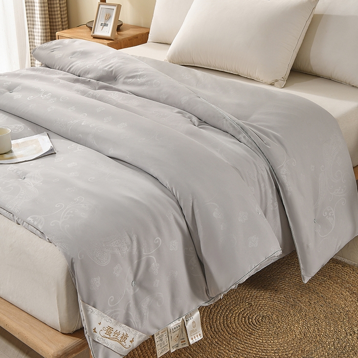 91家纺网 家纺一手货源 找家纺 爱顿家纺 2025新款贡缎提花订花子母被蚕丝被冬被被子被芯 灰色