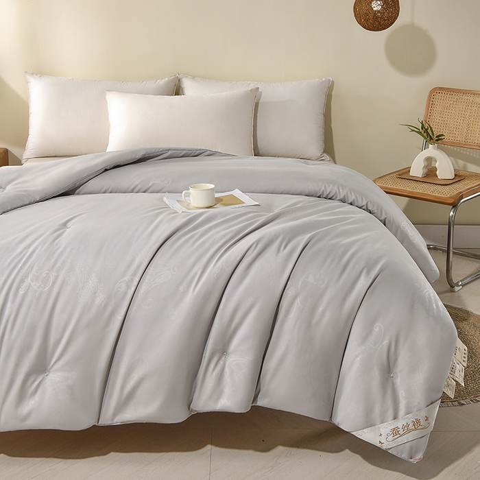 91家纺网 家纺一手货源 找家纺 爱顿家纺 2025新款贡缎提花订花子母被蚕丝被冬被被子被芯 灰色