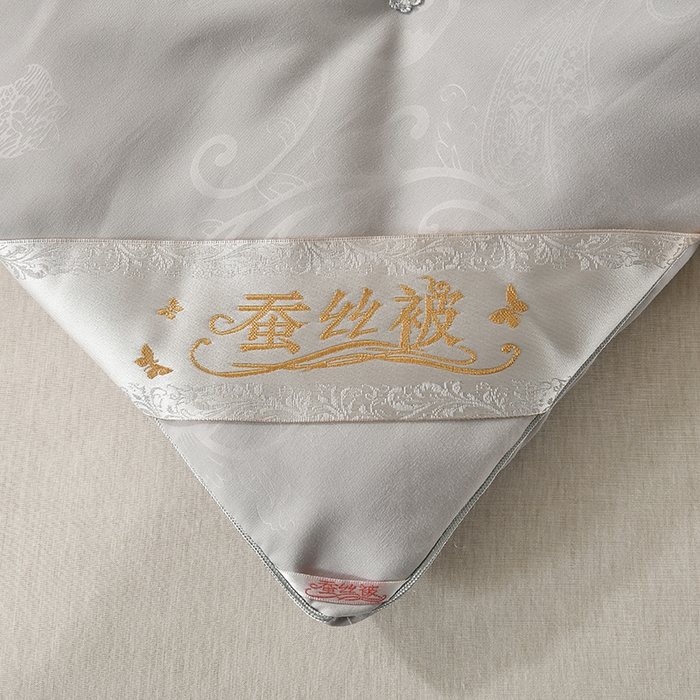 91家纺网 家纺一手货源 找家纺 爱顿家纺 2025新款贡缎提花订花子母被蚕丝被冬被被子被芯 灰色
