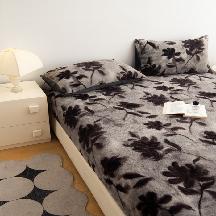 91家纺网 家纺一手货源 找家纺 九花鹿 2025新款A类加厚兔毛绒单床笠床褥子床护垫 春日序曲