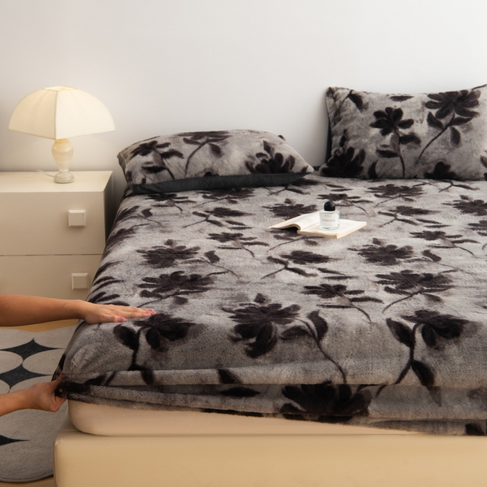 91家纺网 家纺一手货源 找家纺 九花鹿 2025新款A类加厚兔毛绒单床笠床褥子床护垫 春日序曲