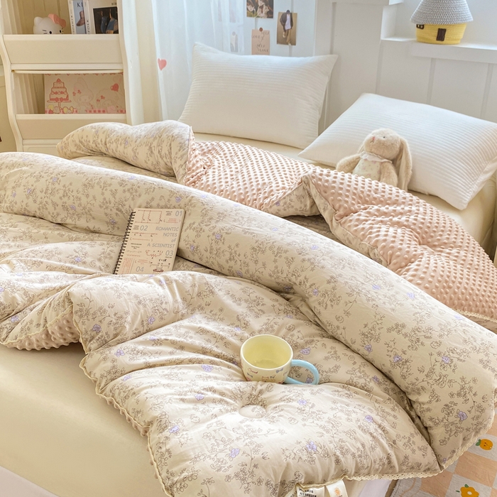 91家纺网 家纺一手货源 找家纺 欧雅搁家纺 2025新款云柔棉豆豆被冬被被子被芯 浮生花语