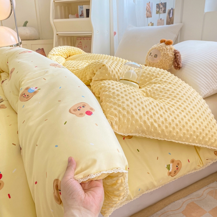 91家纺网 家纺一手货源 找家纺 欧雅搁家纺 2025新款云柔棉豆豆被冬被被子被芯 快乐小熊