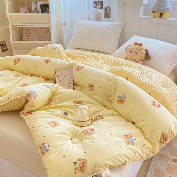 91家纺网 家纺一手货源 找家纺 欧雅搁家纺 2025新款云柔棉豆豆被冬被被子被芯 快乐小熊