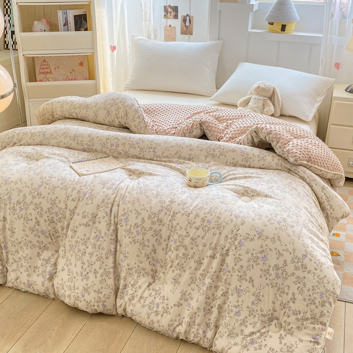 91家纺网 家纺一手货源 找家纺 欧雅搁家纺 2025新款云柔棉豆豆被冬被被子被芯 浮生花语