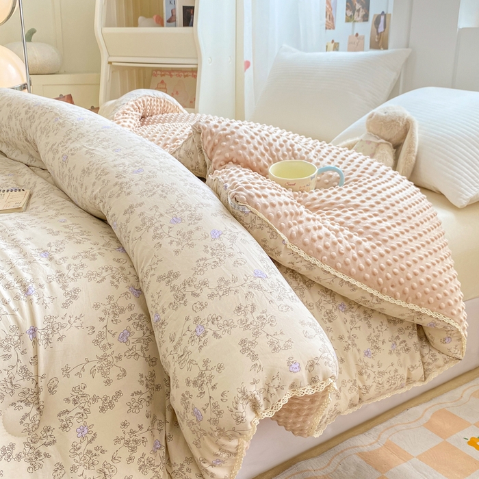 91家纺网 家纺一手货源 找家纺 欧雅搁家纺 2025新款云柔棉豆豆被冬被被子被芯 浮生花语