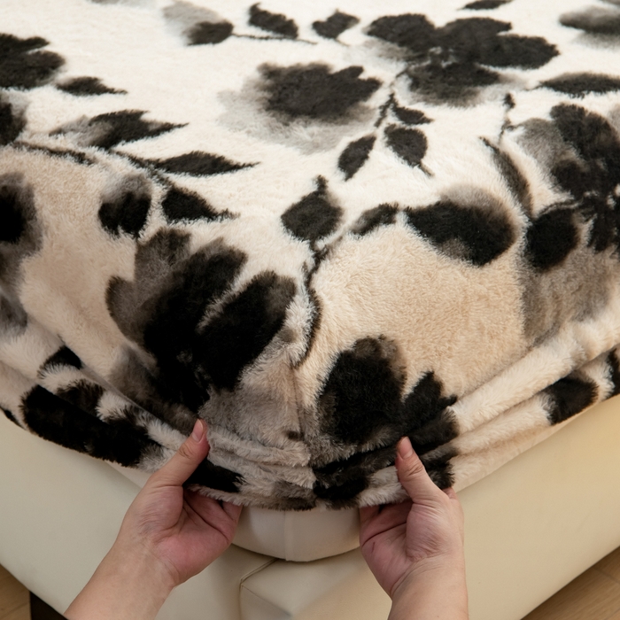 91家纺网 家纺一手货源 找家纺 九花鹿 2025新款A类加厚兔毛绒单床笠床褥子床护垫 水墨花