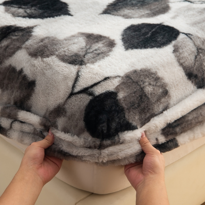 91家纺网 家纺一手货源 找家纺 九花鹿 2025新款A类加厚兔毛绒单床笠床褥子床护垫 叶语