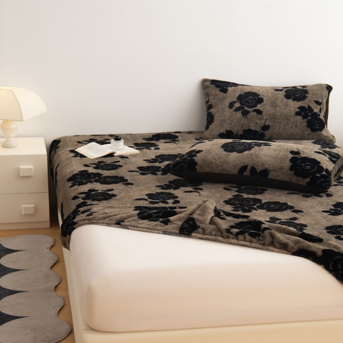 91家纺网 家纺一手货源 找家纺 九花鹿 2025新款A类加厚兔毛绒单床笠床褥子床护垫 绽放