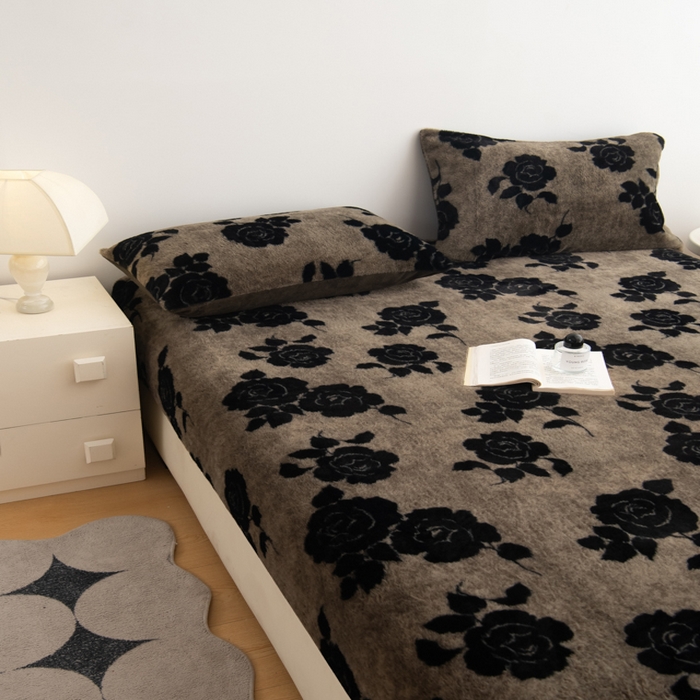 91家纺网 家纺一手货源 找家纺 九花鹿 2025新款A类加厚兔毛绒单床笠床褥子床护垫 绽放