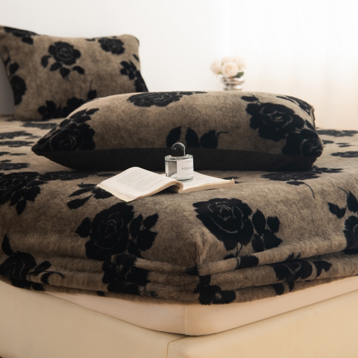 91家纺网 家纺一手货源 找家纺 九花鹿 2025新款A类加厚兔毛绒单床笠床褥子床护垫 绽放