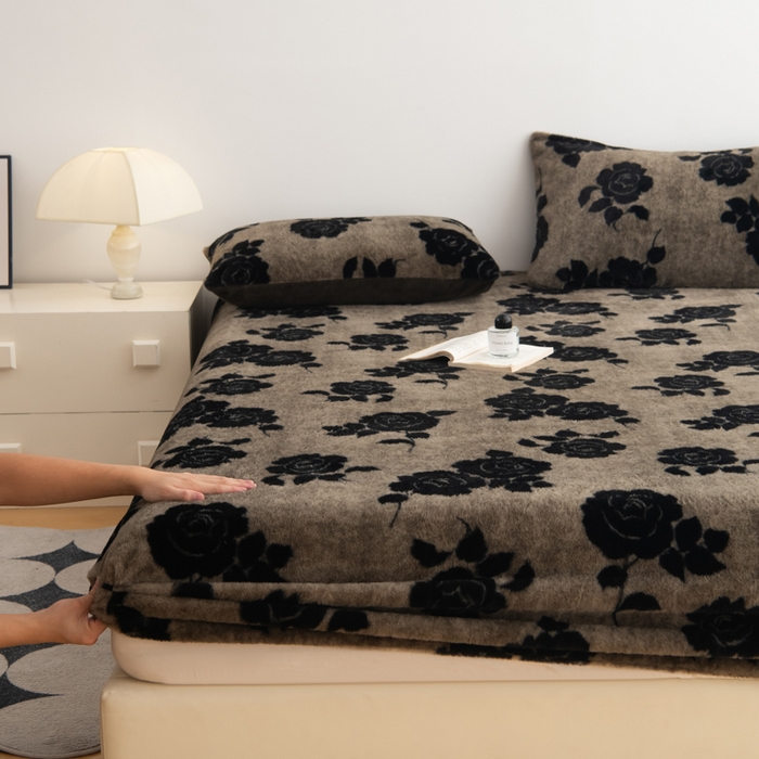 91家纺网 家纺一手货源 找家纺 九花鹿 2025新款A类加厚兔毛绒单床笠床褥子床护垫 绽放