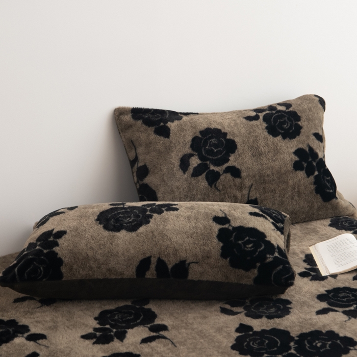 91家纺网 家纺一手货源 找家纺 九花鹿 2025新款A类加厚兔毛绒单床笠床褥子床护垫 绽放