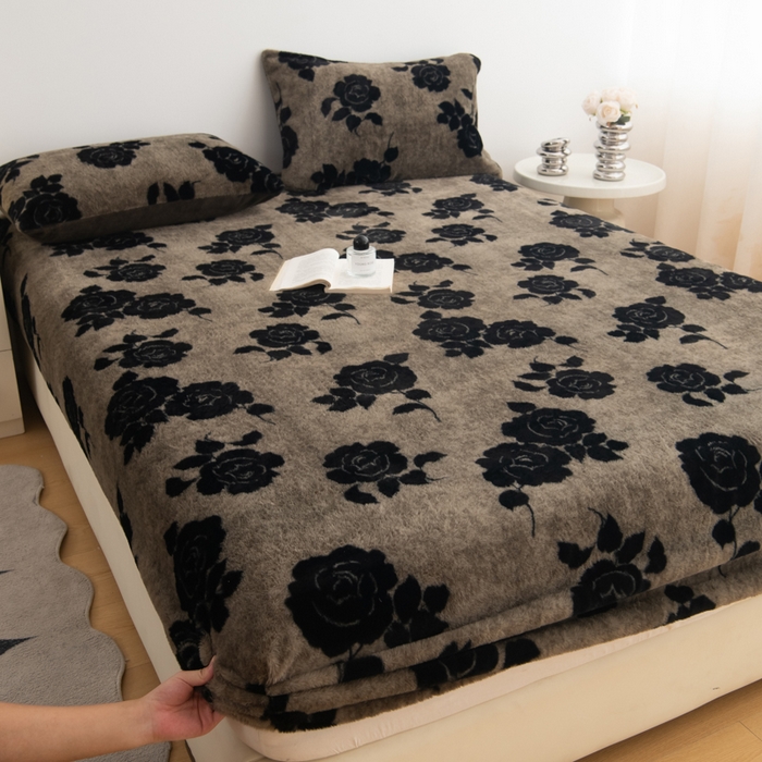 91家纺网 家纺一手货源 找家纺 九花鹿 2025新款A类加厚兔毛绒单床笠床褥子床护垫 绽放