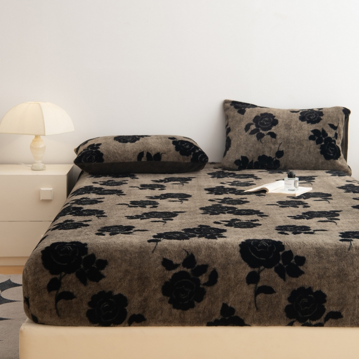 91家纺网 家纺一手货源 找家纺 九花鹿 2025新款A类加厚兔毛绒单床笠床褥子床护垫 绽放