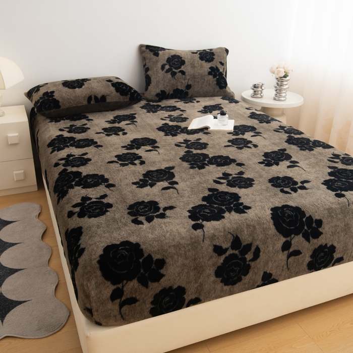 91家纺网 家纺一手货源 找家纺 九花鹿 2025新款A类加厚兔毛绒单床笠床褥子床护垫 绽放