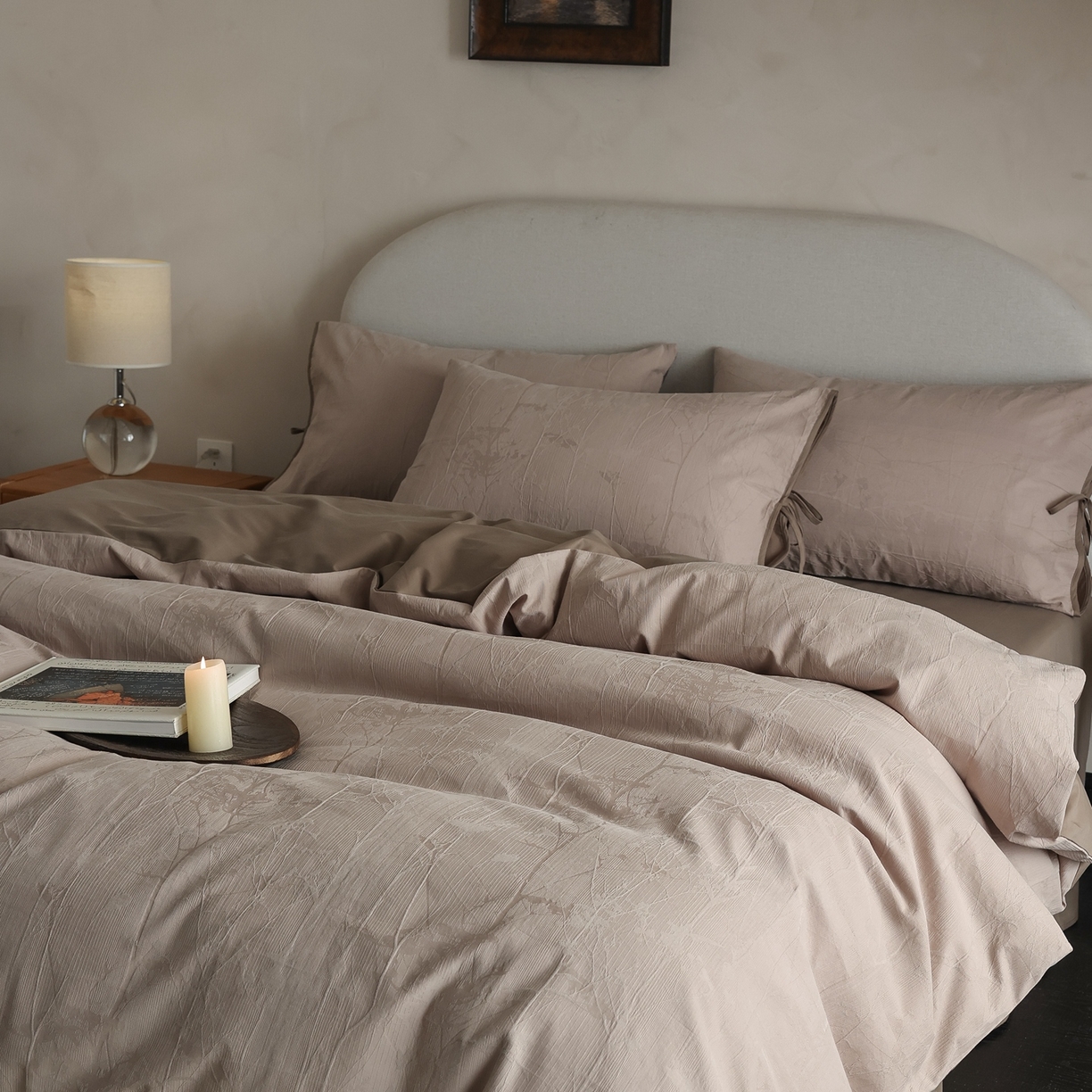 91家纺网 家纺一手货源 找家纺 玉宇阁家居 2025秋冬新品60s色织全棉纯棉磨毛大提花四件套-绑带款-第二组图 绑带款-缎灰流光