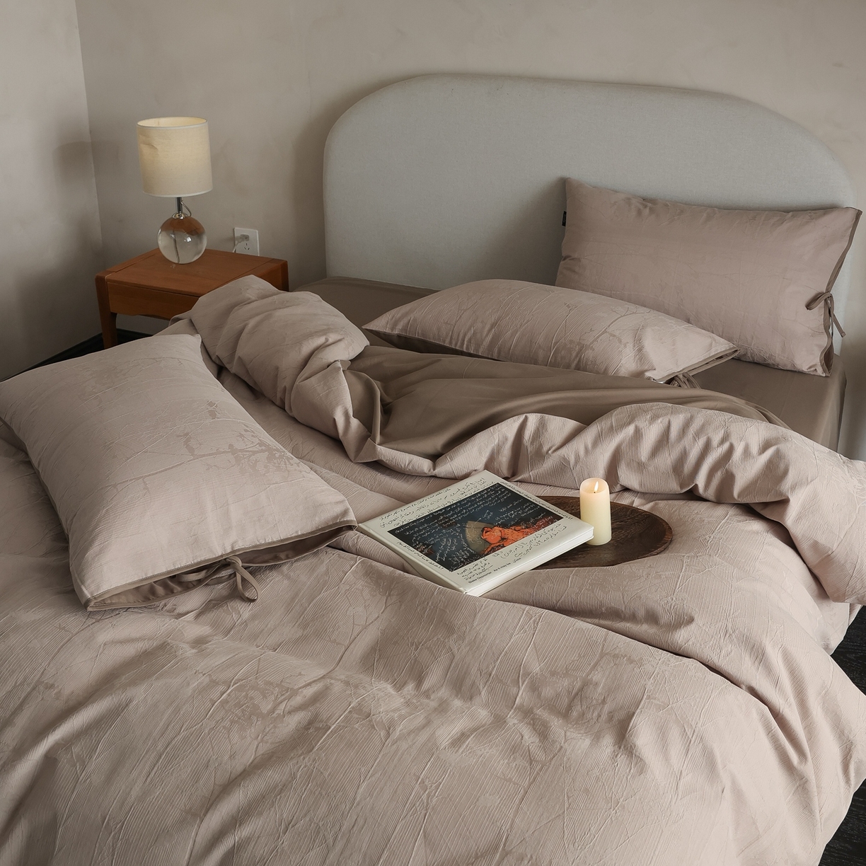 91家纺网 家纺一手货源 找家纺 玉宇阁家居 2025秋冬新品60s色织全棉纯棉磨毛大提花四件套-绑带款-第二组图 绑带款-缎灰流光