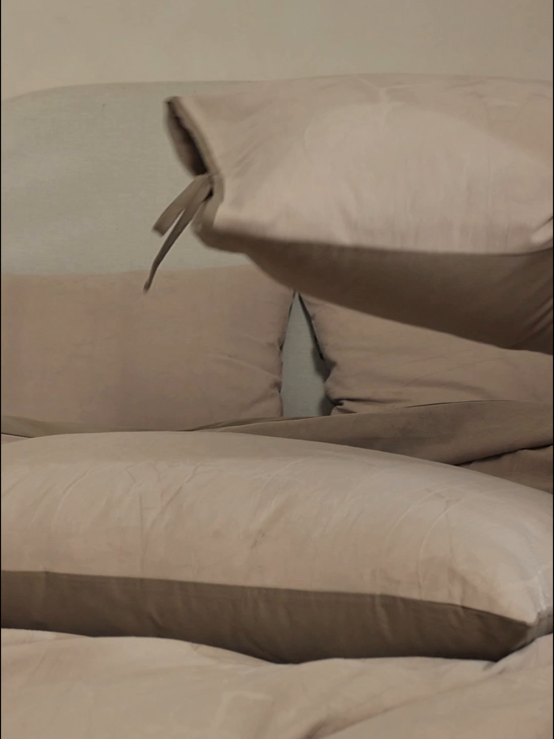 91家纺网 家纺一手货源 找家纺 玉宇阁家居 2025秋冬新品60s色织全棉纯棉磨毛大提花四件套-绑带款-第二组图 绑带款-缎灰流光