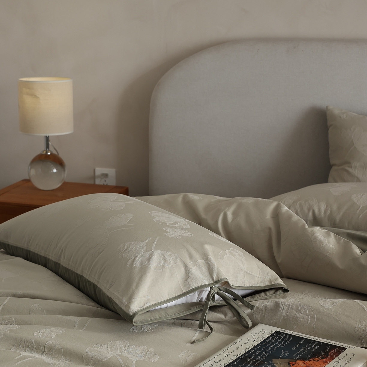 91家纺网 家纺一手货源 找家纺 玉宇阁家居 2025秋冬新品60s色织全棉纯棉磨毛大提花四件套-绑带款-第二组图 绑带款-芊芊绿雪