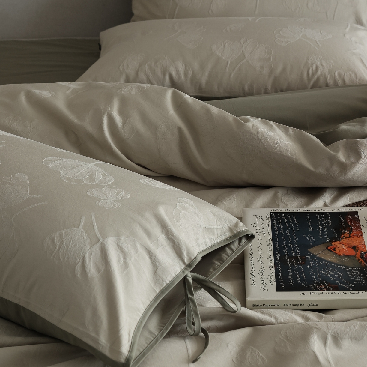 91家纺网 家纺一手货源 找家纺 玉宇阁家居 2025秋冬新品60s色织全棉纯棉磨毛大提花四件套-绑带款-第二组图 绑带款-芊芊绿雪