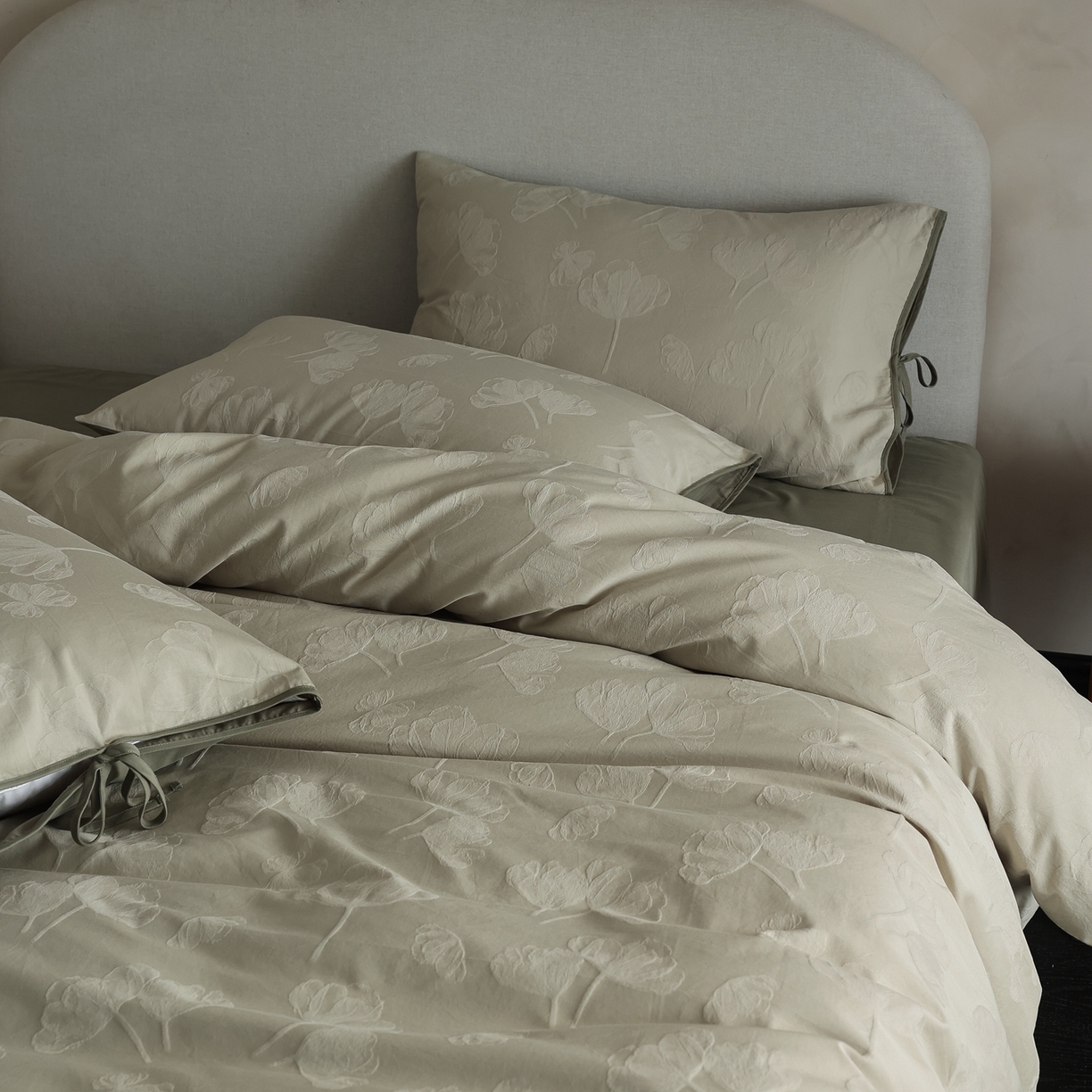 91家纺网 家纺一手货源 找家纺 玉宇阁家居 2025秋冬新品60s色织全棉纯棉磨毛大提花四件套-绑带款-第二组图 绑带款-芊芊绿雪