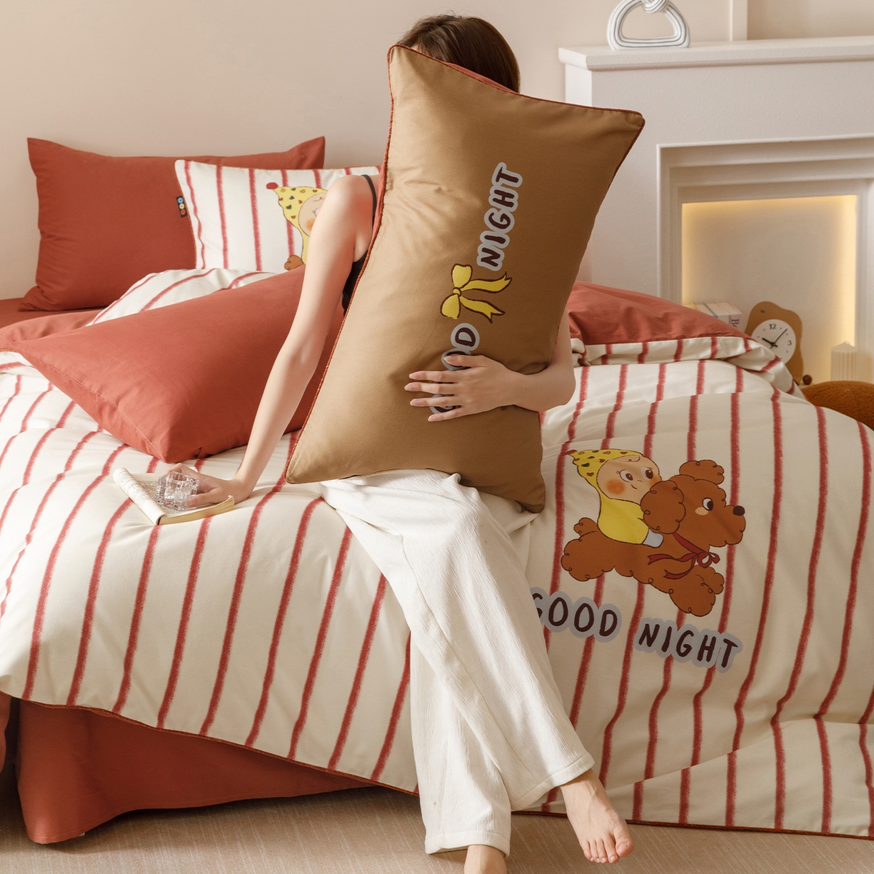 91家纺网 家纺一手货源 找家纺 RYB红黄兰 2025新款全棉纯棉加厚磨毛大版数码印花嵌绳四件套 嘟嘟小黄人