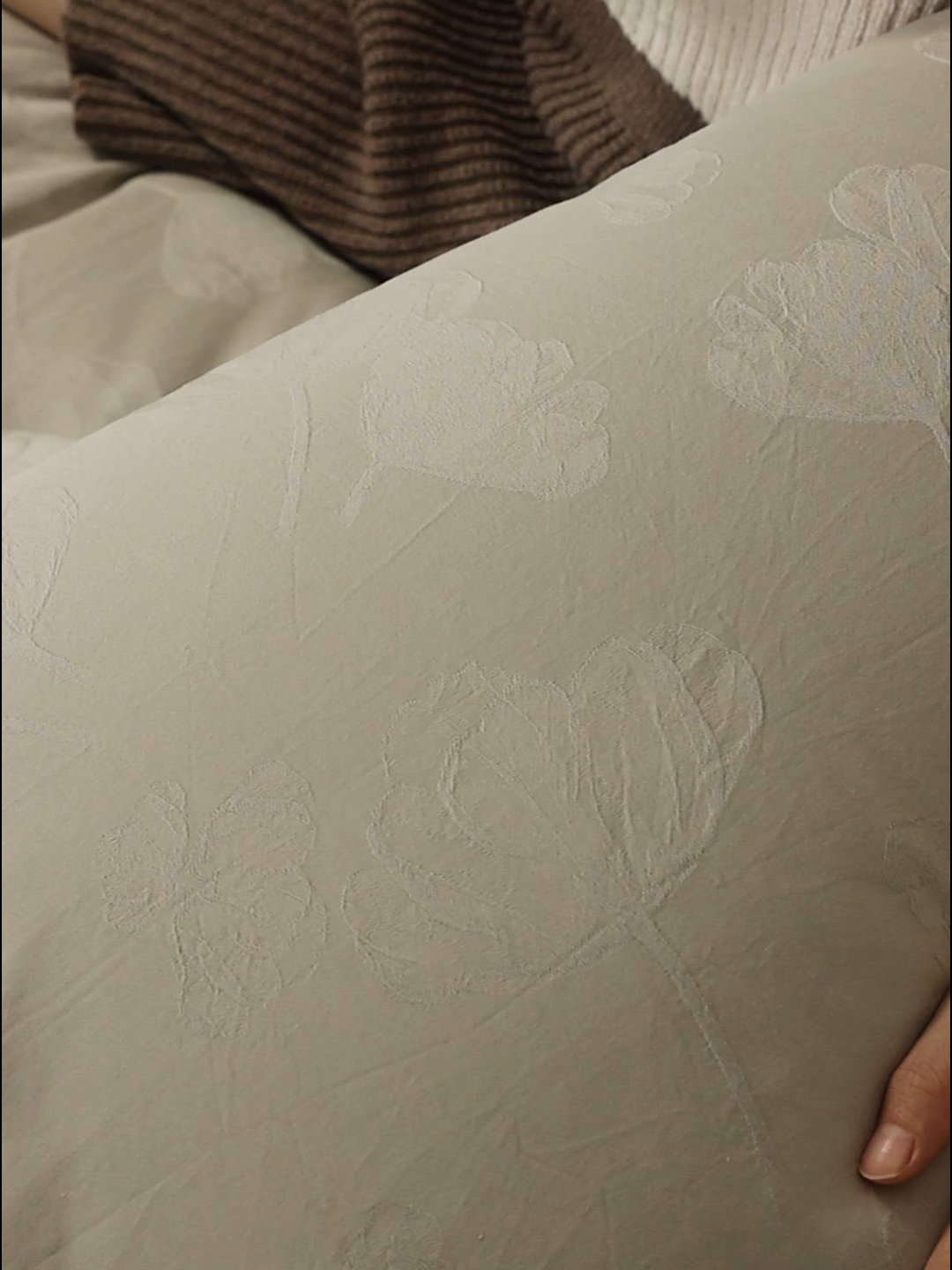 91家纺网 家纺一手货源 找家纺 玉宇阁家居 2025秋冬新品60s色织全棉纯棉磨毛大提花四件套-绑带款-第二组图 绑带款-芊芊绿雪